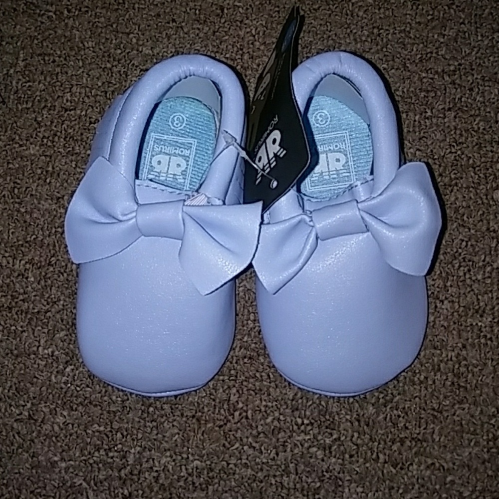 Last 1! Adorable Moccasin Shoes - Picture 2 of 4
